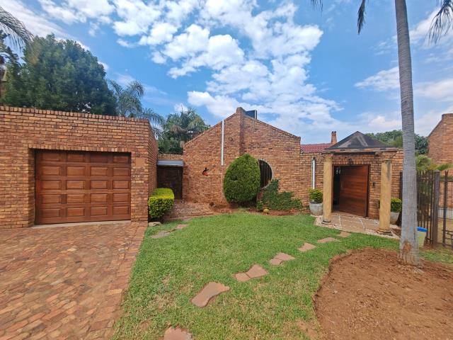 3 Bedroom House for sale in Karenpark