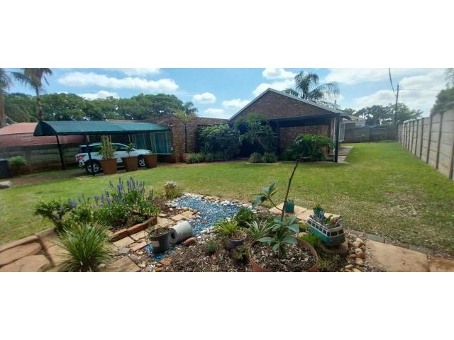 2 Bedroom House for sale in Chantelle