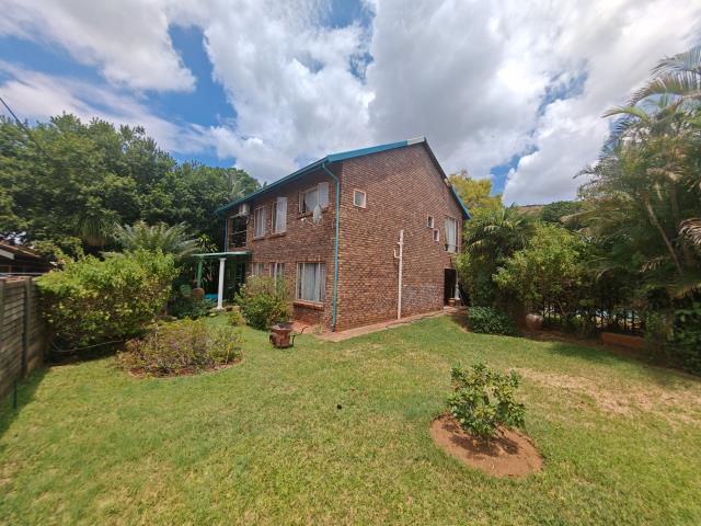 3 Bedroom House for sale in Florauna