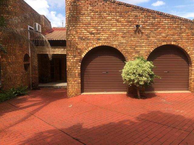 4 Bedroom House for sale in Amandasig