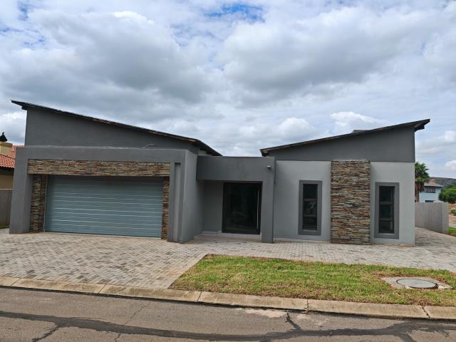 4 Bedroom House for sale in Theresapark