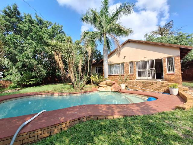 3 Bedroom House for sale in Theresapark