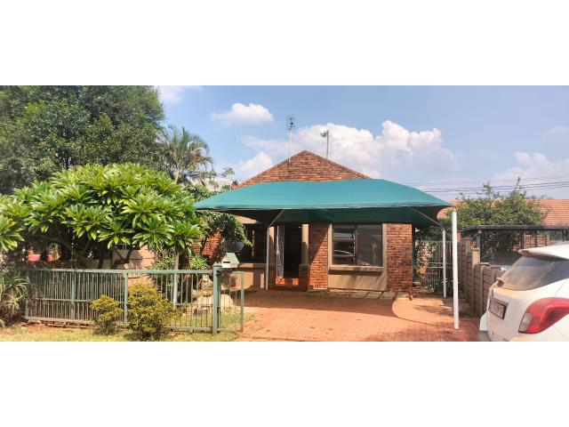 2 Bedroom Townhouse for sale in Theresapark