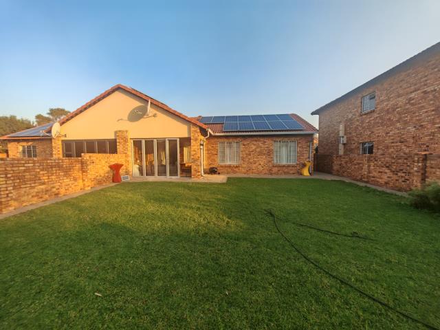 3 Bedroom House for sale in Theresapark