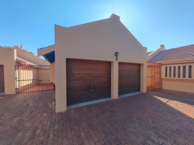 3 Bedroom House for sale in Dorandia