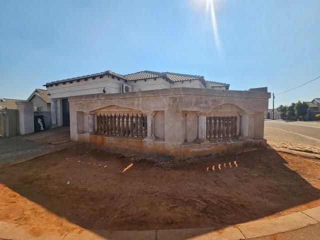 3 Bedroom House for sale in Rosslyn