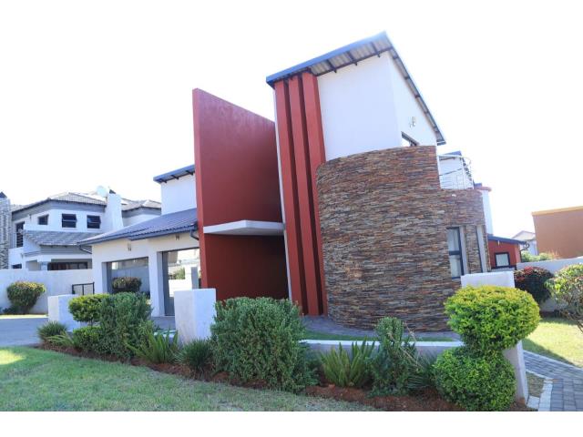 6 Bedroom House for sale in Amandasig