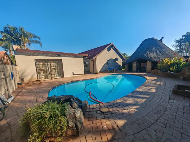 3 Bedroom House for sale in Dorandia