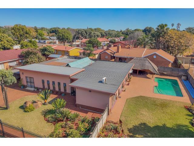 4 Bedroom House for sale in The Orchards