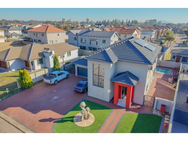 4 Bedroom House for sale in Theresapark