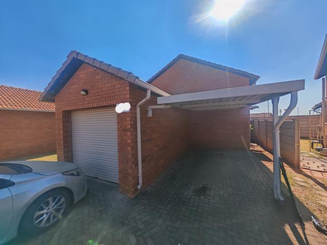 3 Bedroom House for sale in Chantelle