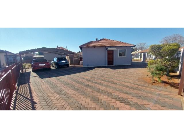 3 Bedroom House for sale in Theresapark