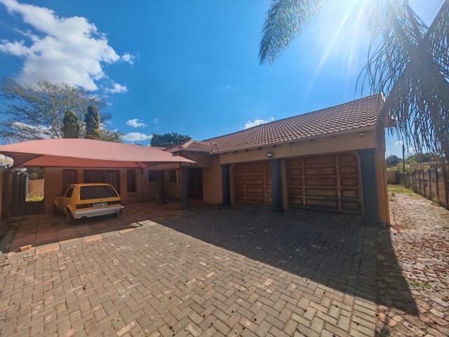 4 Bedroom House for sale in Theresapark