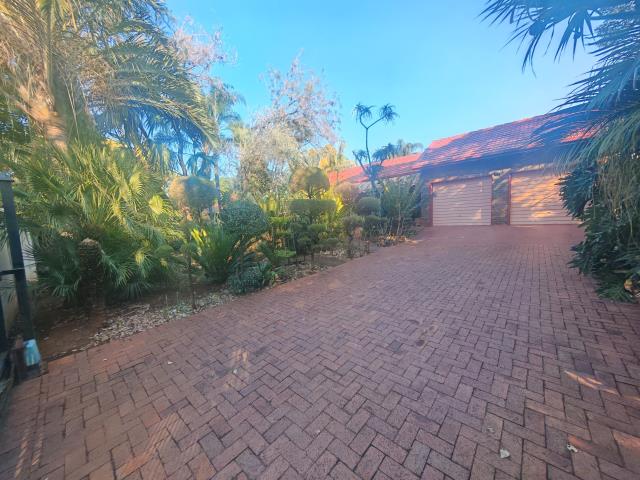 4 Bedroom House for sale in Theresapark