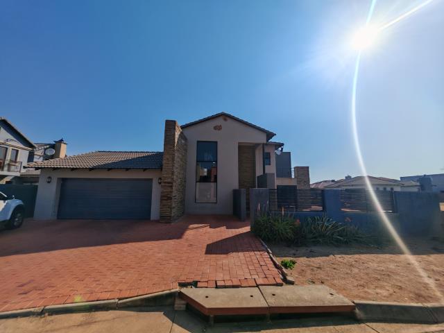 5 Bedroom House for sale in Theresapark