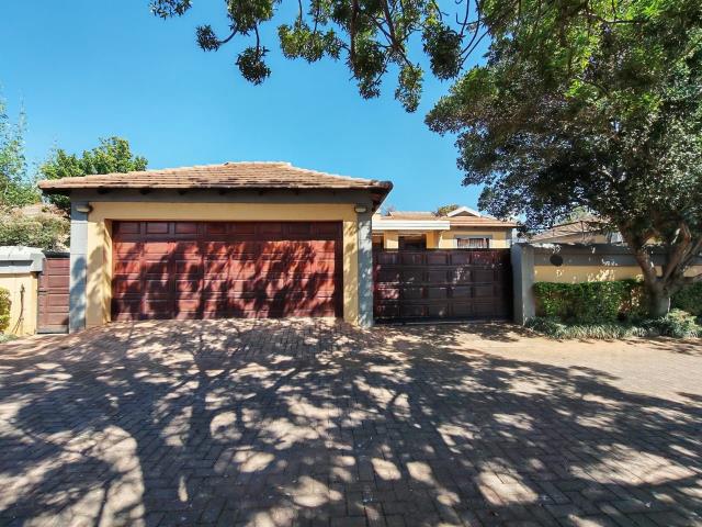 3 Bedroom House for sale in Heatherview