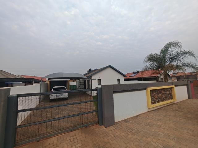 3 Bedroom House for sale in Rosslyn