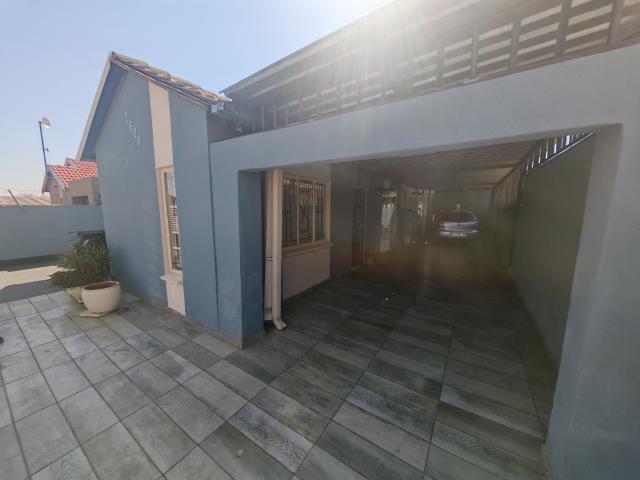 3 Bedroom House for sale in Rosslyn