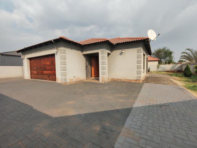4 Bedroom House for sale in Clarina