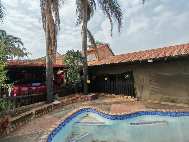 4 Bedroom House for sale in Hesteapark