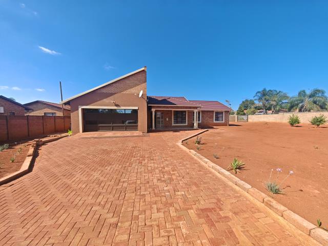 4 Bedroom House for sale in The Orchards