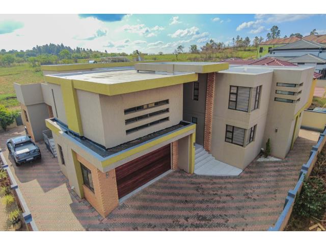 6 Bedroom House for sale in Amandasig