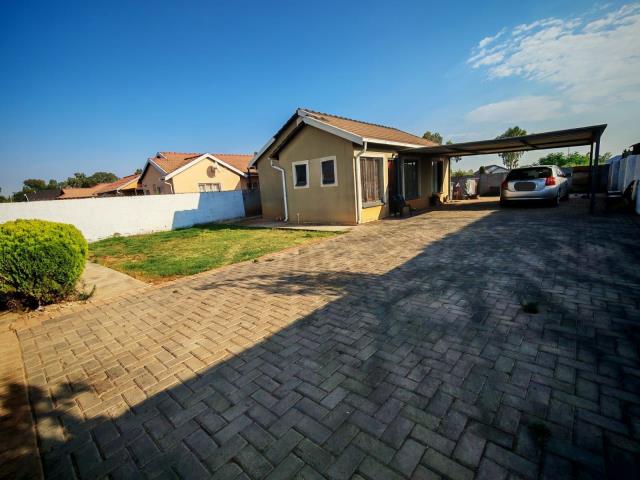 3 Bedroom House for sale in Rosslyn