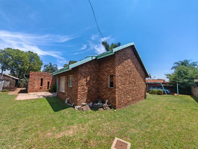 3 Bedroom House for sale in Theresapark