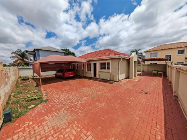 3 Bedroom House for sale in Rosslyn