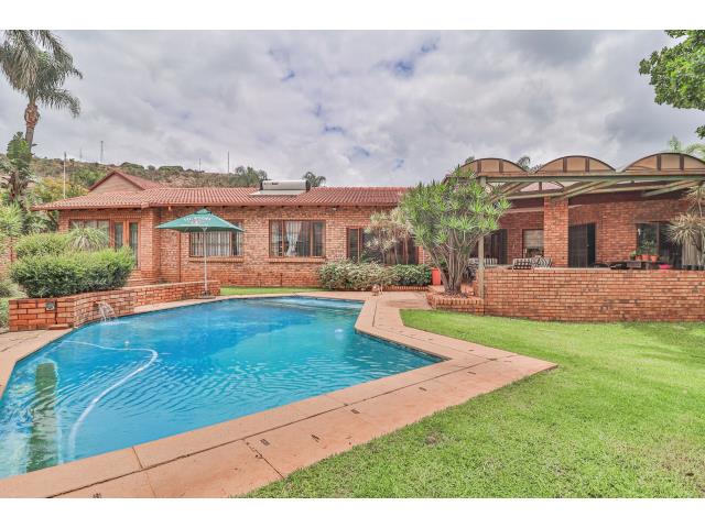 4 Bedroom House for sale in Amandasig