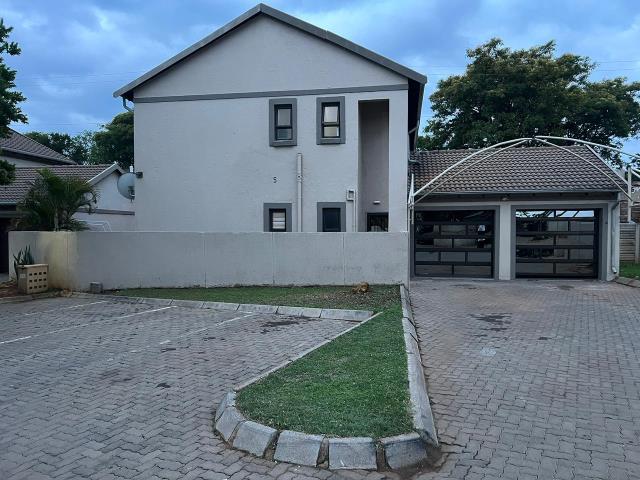 4 Bedroom House for sale in Clarina