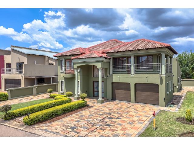 4 Bedroom House for sale in Theresapark