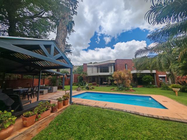 5 Bedroom House for sale in Florauna