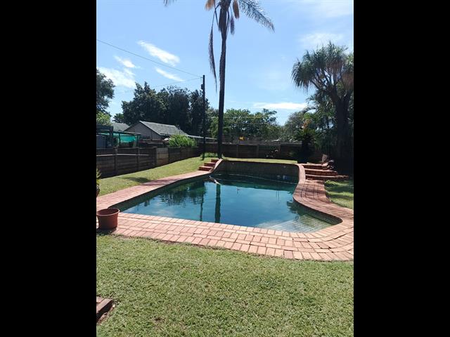 4 Bedroom House for sale in Dorandia