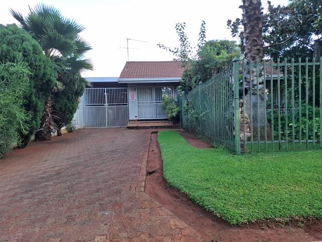 3 Bedroom House for sale in Dorandia