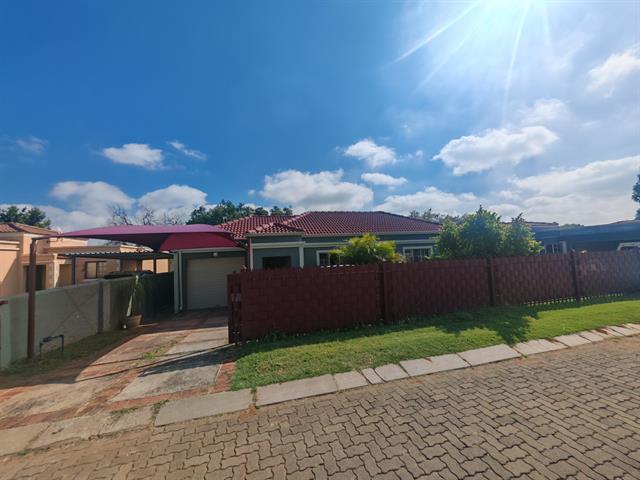 3 Bedroom House for sale in Heatherview