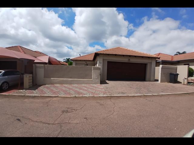 3 Bedroom House for sale in Heatherview