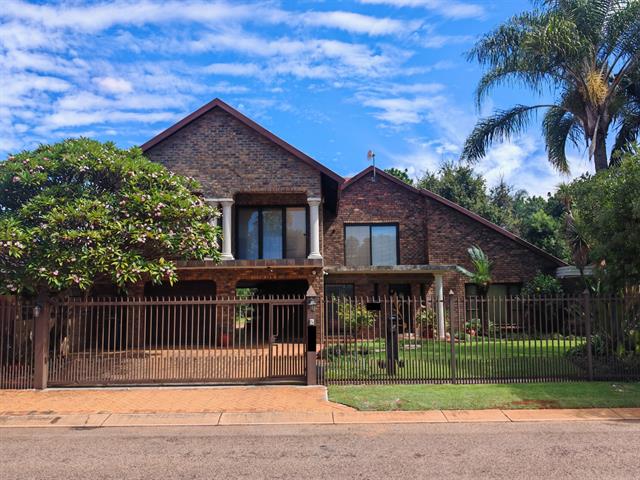 4 Bedroom House for sale in Dorandia