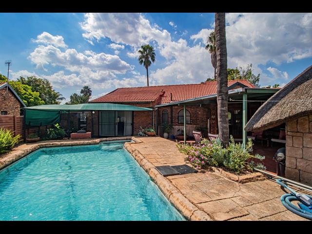 3 Bedroom House for sale in Theresapark