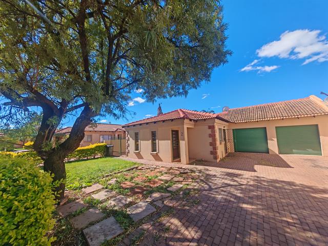 3 Bedroom House for sale in Hesteapark