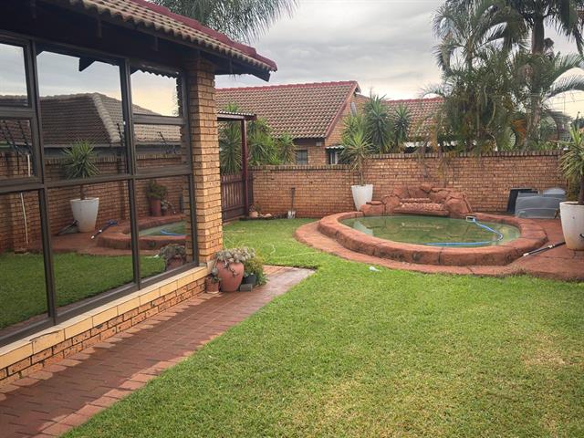 3 Bedroom Townhouse for sale in Theresapark