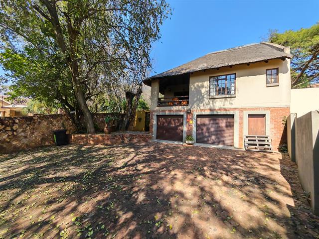 3 Bedroom House for sale in Florauna