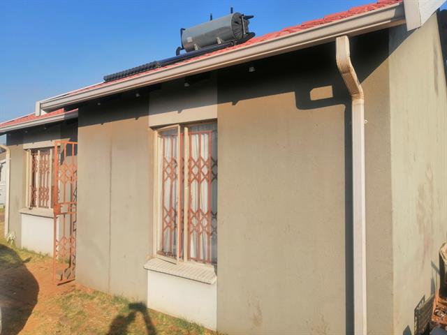 2 Bedroom House for sale in Rosslyn