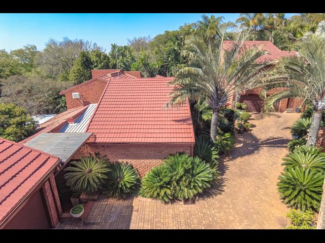 6 Bedroom House for sale in Florauna