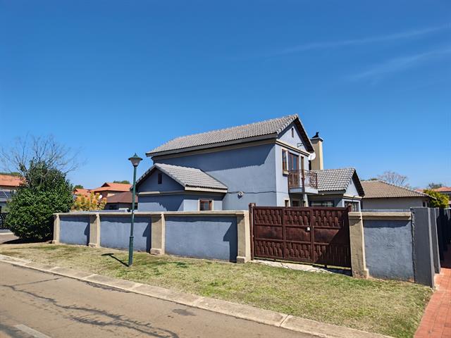4 Bedroom House for sale in Theresapark