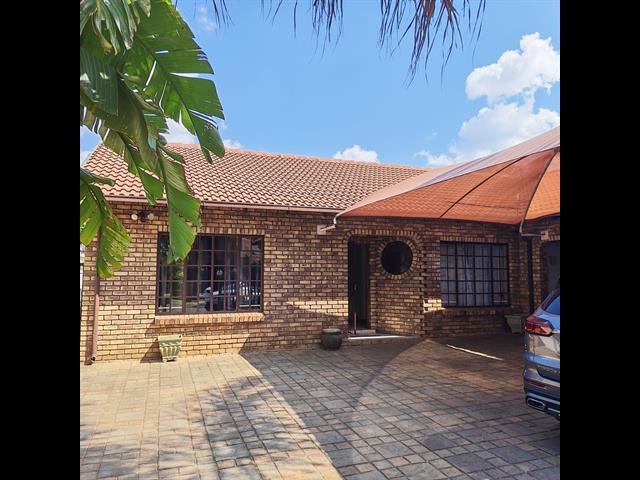 3 Bedroom House for sale in Ninapark