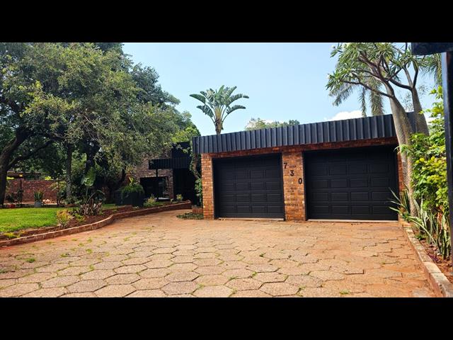 4 Bedroom House for sale in Florauna