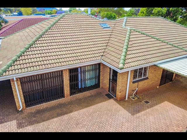 4 Bedroom House for sale in Dorandia