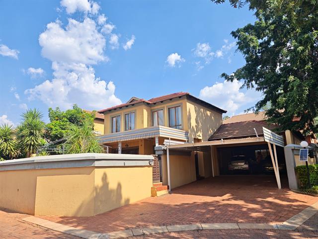 3 Bedroom House for sale in Heatherview