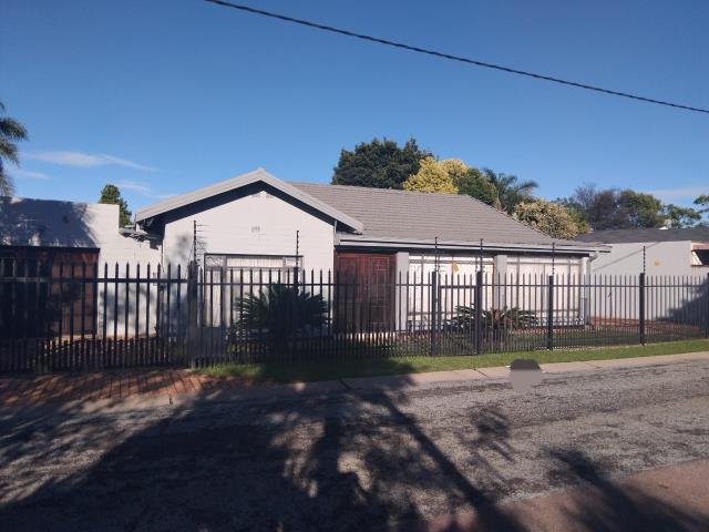4 Bedroom House for sale in Kloofsig